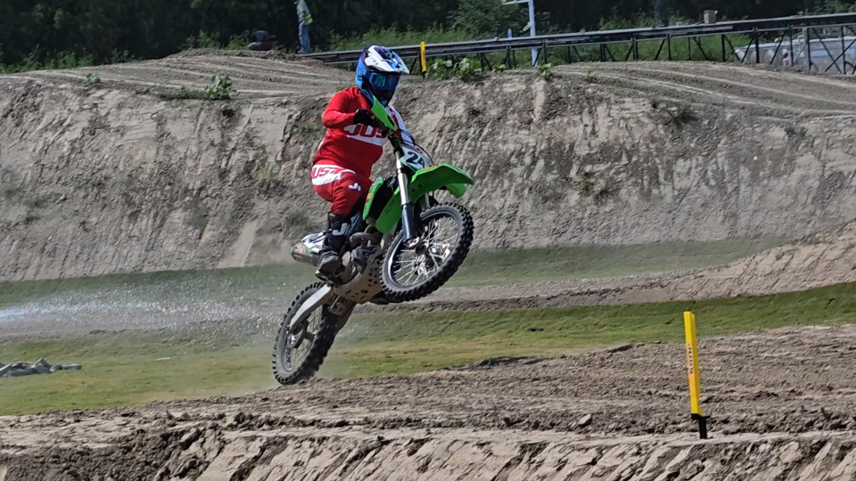 引擎的轰鸣, 领下 引擎的轰鸣, 领下